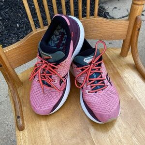 Woman’s Saucony Power Run Plus Sneakers